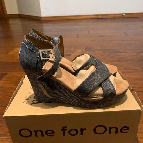 Toms Linen Strappy wedge |  Size 7.5 - Picture 3 of 7